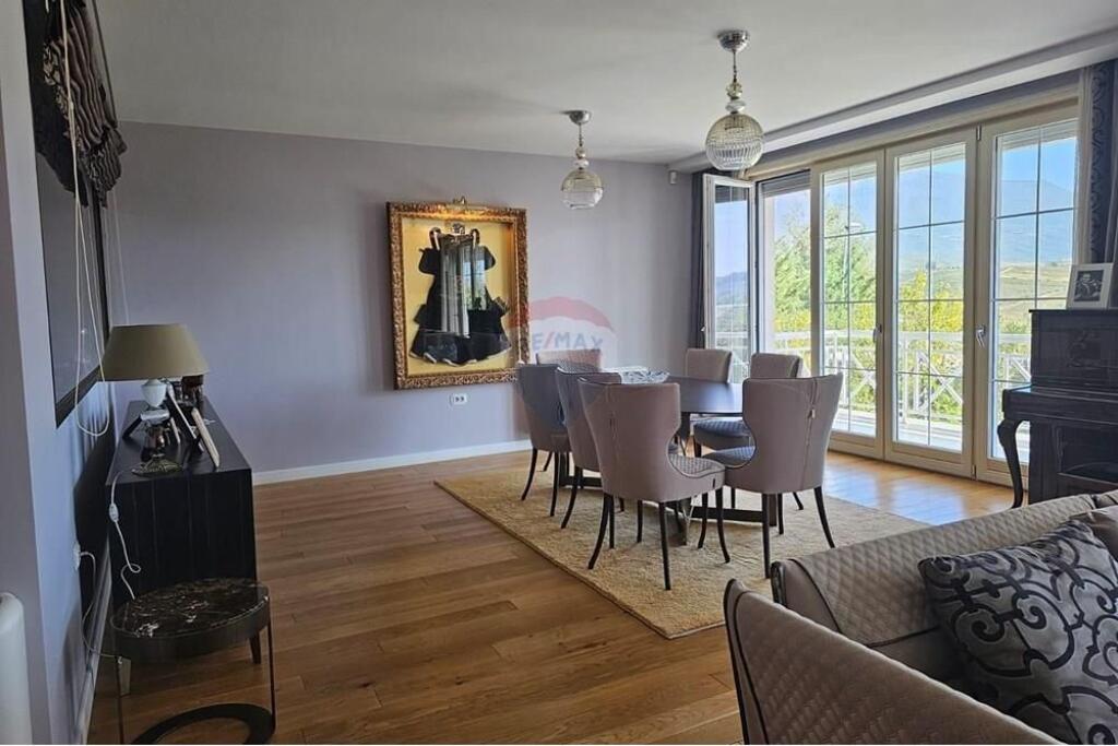 Villa di Lusso in Vendita a Farkë In Una delle Residenze Migliori della Zona