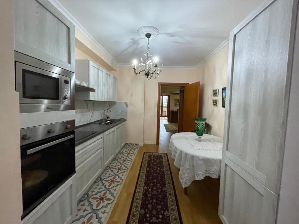 Apartament me Qira 2+1+2 Ballkone tek Selvia