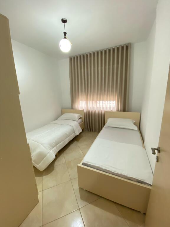 Apartament 2+1 me mobilim modern ne Unazen e Re, Astir.