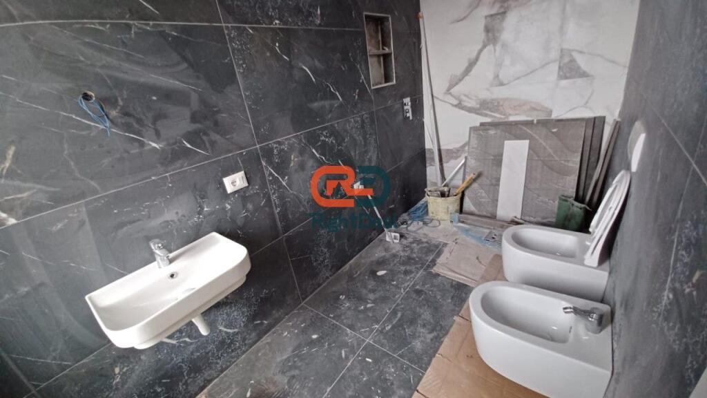 Tek Golden Hands Ne Paskuqan, Shitet Super Apartament 2+1+2, Me Planimetri Perfekte!!