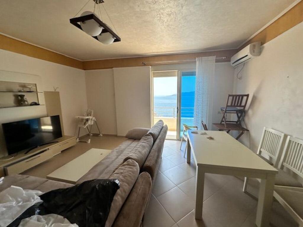 Shitet Papafingo me pamje nga deti ne Sarande