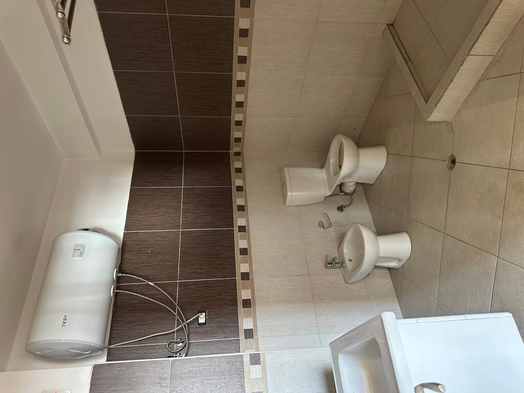 Shitet Apartament ne Astir – Pamje Panoramike dhe Dritë Natyrale!