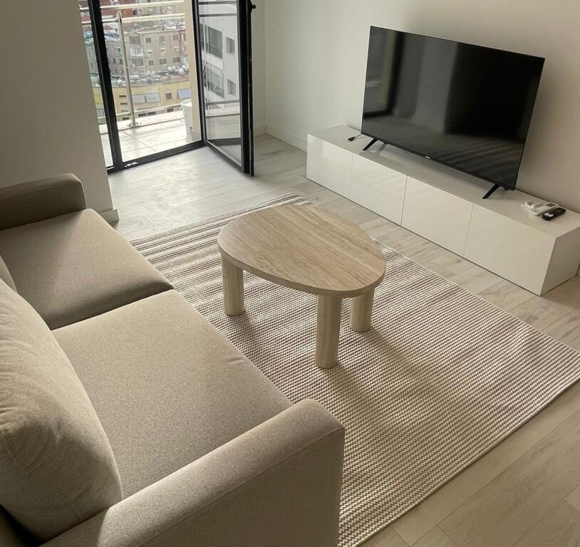 Qira/ Jepet apartament 1+1 te Mine Peza