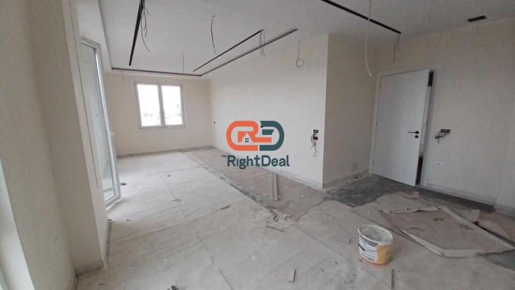 Tek Golden Hands Ne Paskuqan, Shitet Super Apartament 2+1+2, Me Planimetri Perfekte!!