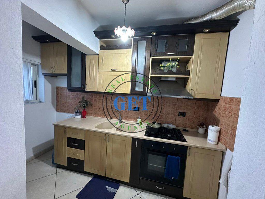 Shitet, Apartament 2+1 Rruga e Portit, Durres.