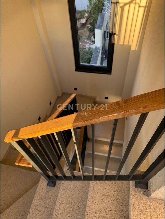 AFFITTASI TERZO PIANO UNA VILLA MODERNA + POSTO AUTO, NELLA CITTÀ STUDENTI !