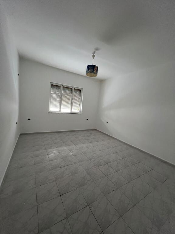 Jepet me qera 2+1 te Myslym Shyri