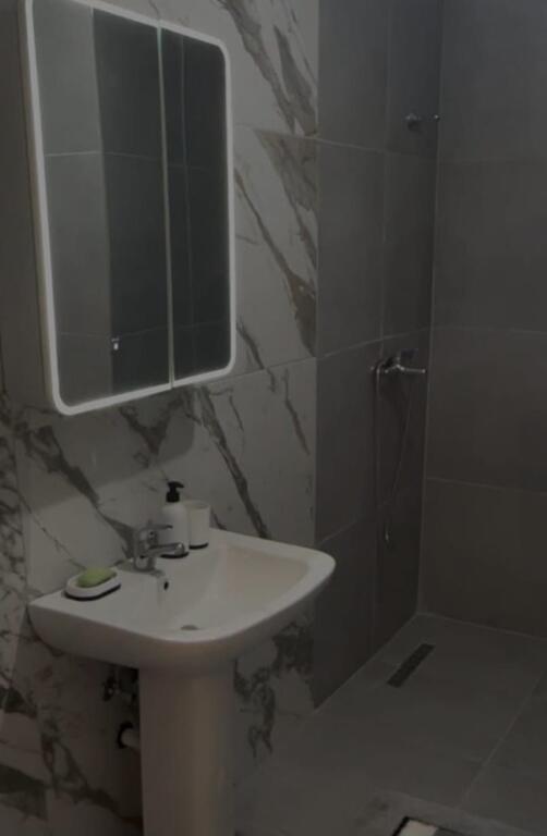 Apartamwnt 2+1 me qira tek Univers City!