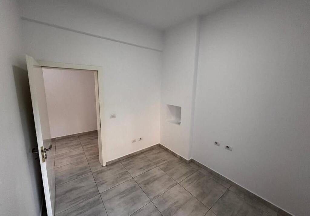 ZYRE ME QERA - TEK MEDRESEJA