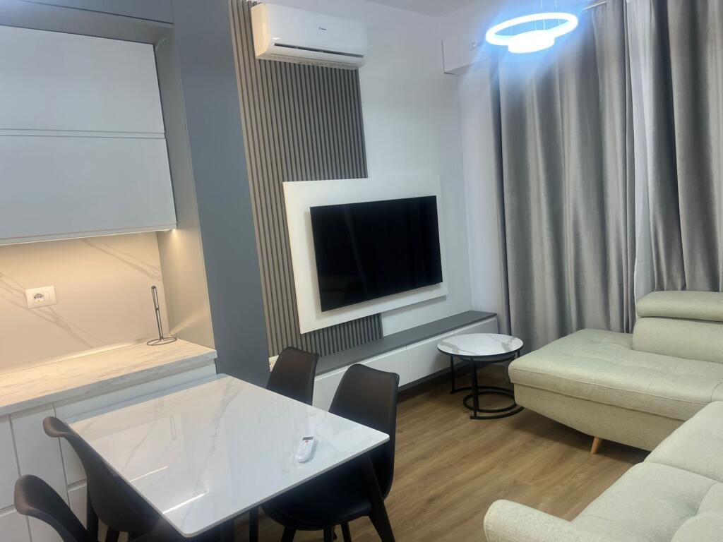 Jepet me qera Apartament 1+1  Adresa : Ali Demi Kaimi  Kati 1  E mobiluar  Cmimi 450€ i diskutueshem