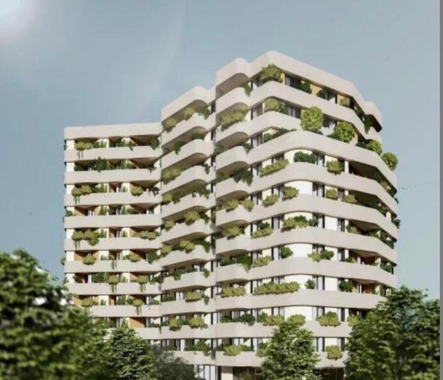 Shitet Garsoniere Aluna Complex, Paskuqan