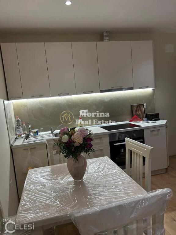 Qera Apartament 2+1, Bulevardi Bajram Currii, 550 Euro/Muaj