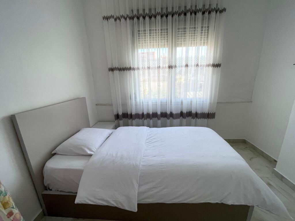 Apartament 2+1 me mobilim modern ne Unazen e Re, Astir.
