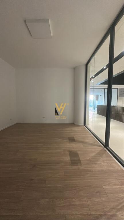 OFFICE 38 M2 FOR RENT AT MINE PEZA 800 EURO