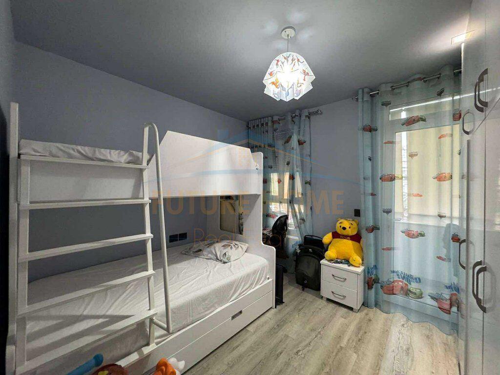 Shitet Apartament 2+1, Komuna e Parisit