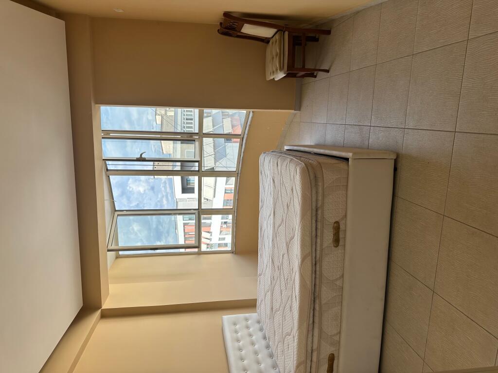 Shitet Apartament ne Astir – Pamje Panoramike dhe Dritë Natyrale!