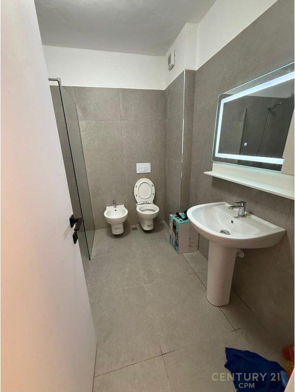 TEK KODRA E DIELLIT 2 JAPIM APARTAMENT 1+1+ POST PARKIMI ME QIRA 700 € /Muaj