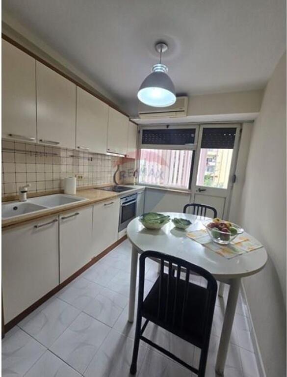 Jepet me Qira Apartament 3+1 te Shkolla e Baletit