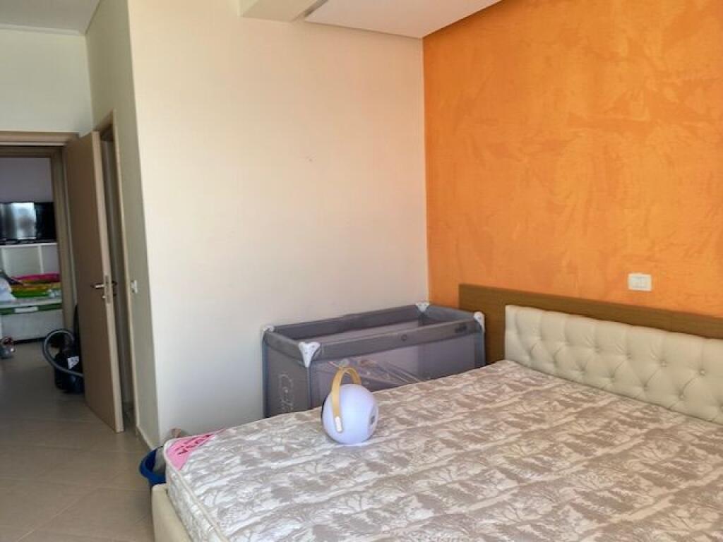 Shitet Papafingo me pamje nga deti ne Sarande