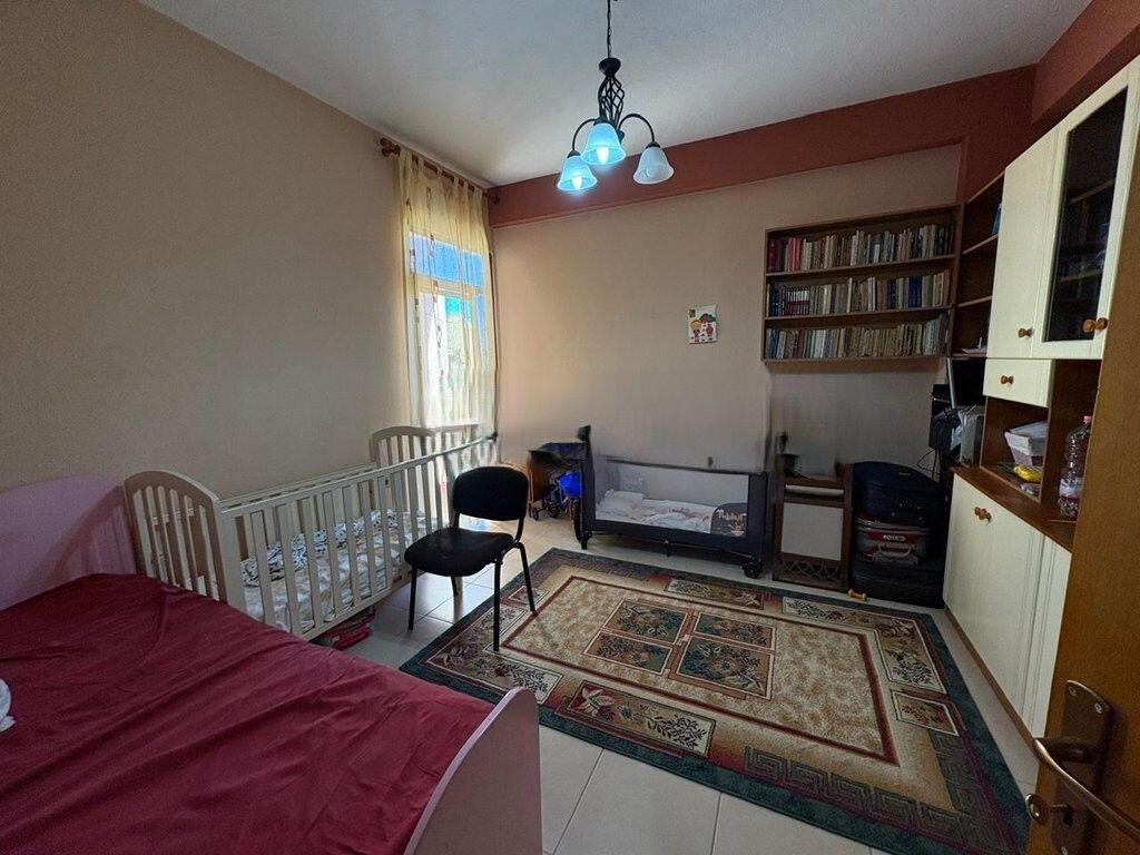 Jepet me qira Apartament 2+1 te Shkolla e Kuqe!!! 570 € /Muaj