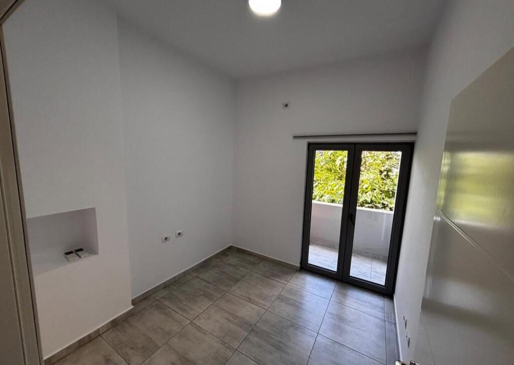 ZYRE ME QERA - TEK MEDRESEJA