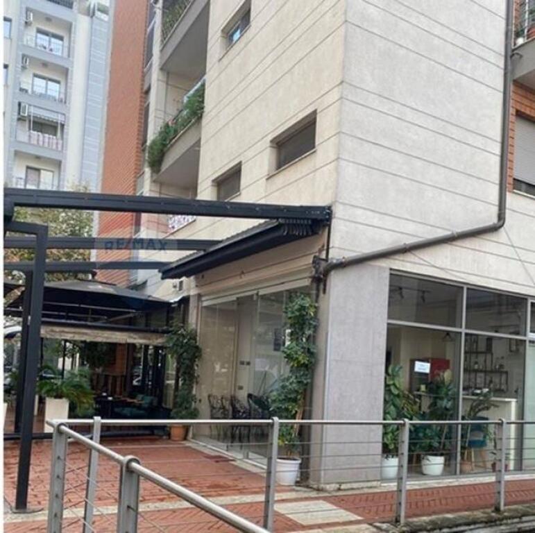 Jepet Dyqan me Qira në Kinostudio !