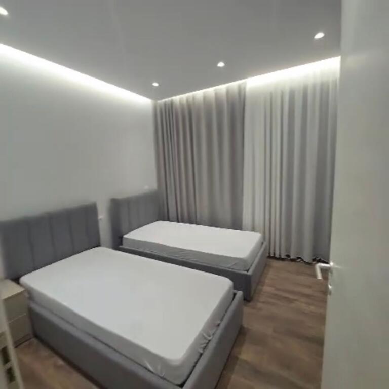 Jepet me qira 2+1+post parkimi prane Hipotekes