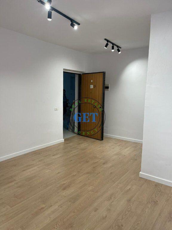 Disponiamo in vendita un Appartamento 1+1 vicino alla Scuola "Bajram Curri" sulla Spiaggia.