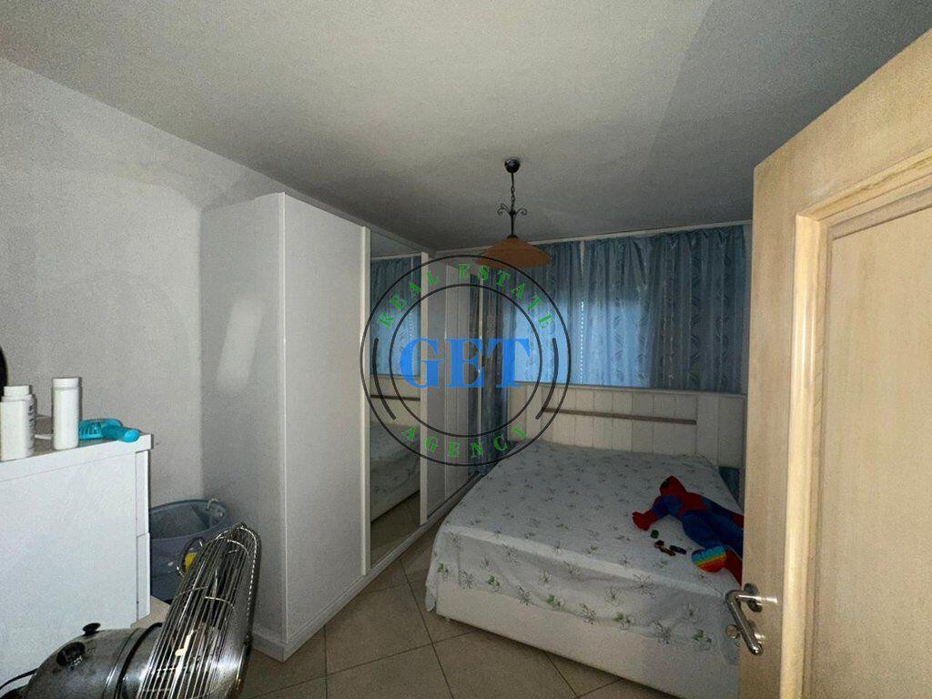Shitet, Apartament 2+1 Rruga e Portit, Durres.