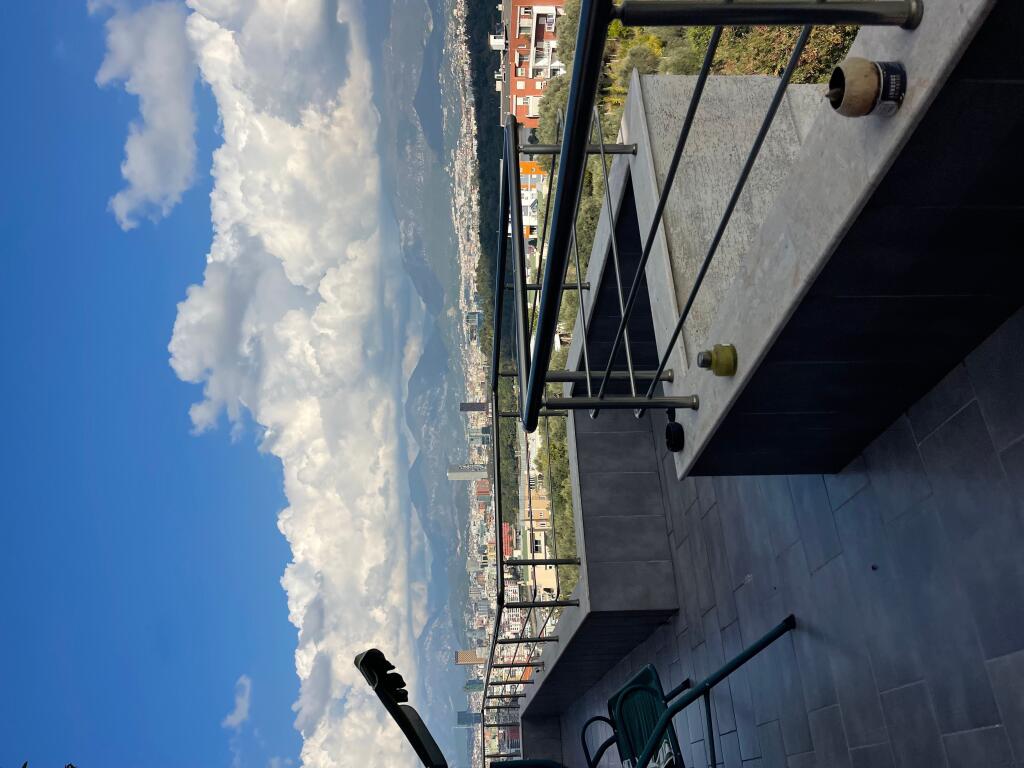 Apartament luksoz 2+1 me Ballkon Panoramik 360grade tek Liqeni I Thate