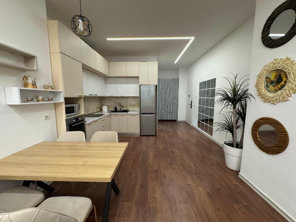 Jepet apartament me qera 1+1