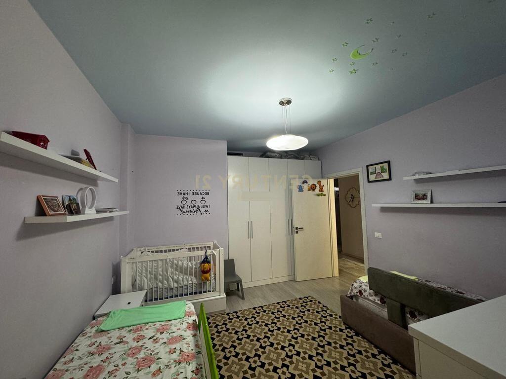 APARTAMENT 4+1+1+2T NE FRESK ME SIP. TOTALE 219 M2 DHE POST PARKIMI PER 2 MAKINA