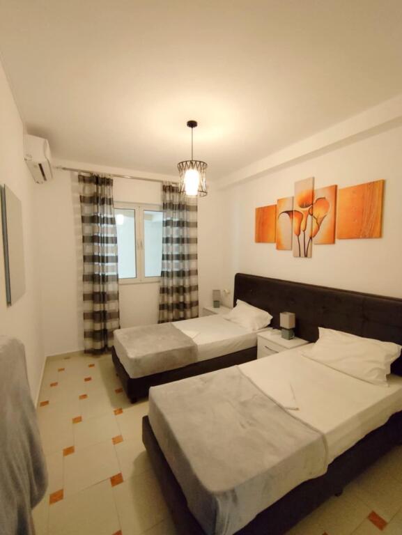 Shitet Apartament me pamje anesore nga deti ne rrugen ''Butrinti''