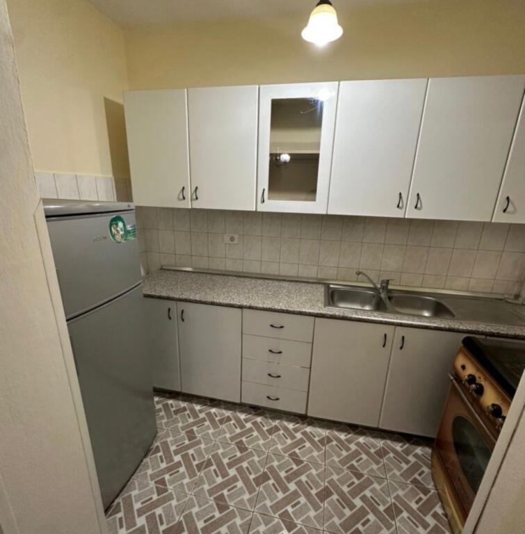 Apartament 3+1 me qira prane Fakultetit te Shkencave!