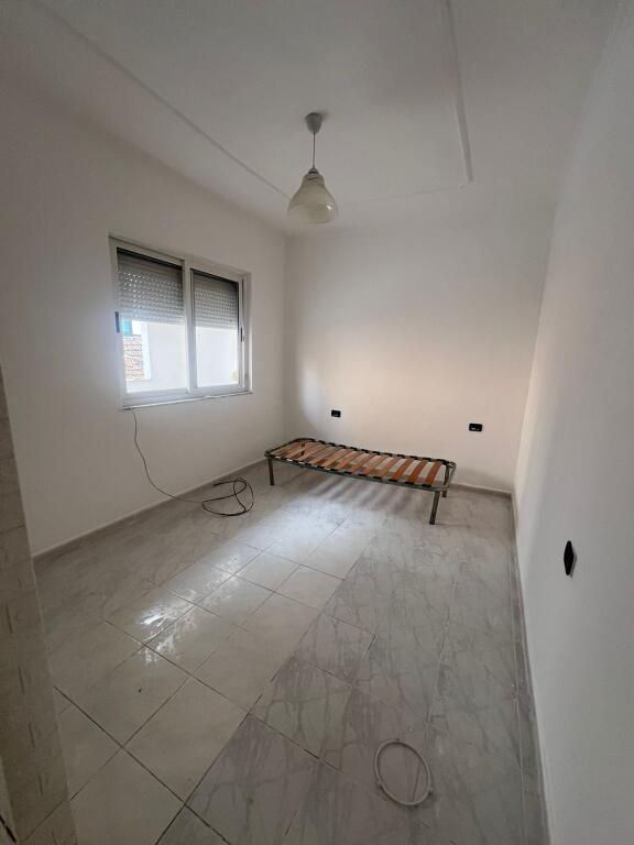 Jepet me qera 2+1 te Myslym Shyri