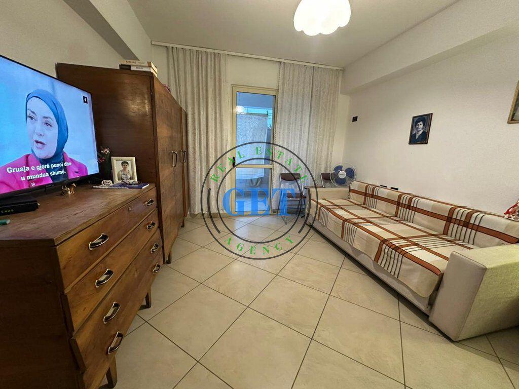 Shitet, Apartament 2+1 Rruga e Portit, Durres.