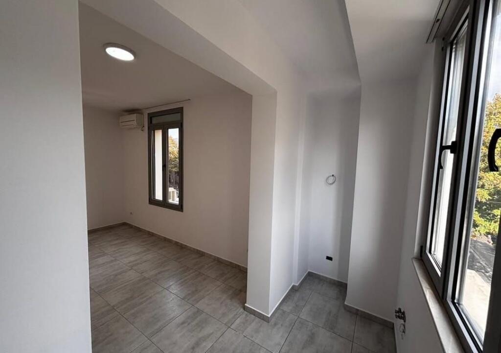 ZYRE ME QERA - TEK MEDRESEJA