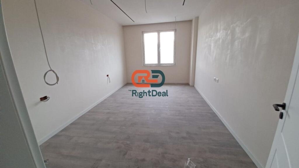 Tek Golden Hands Ne Paskuqan, Shitet Super Apartament 2+1+2, Me Planimetri Perfekte!!