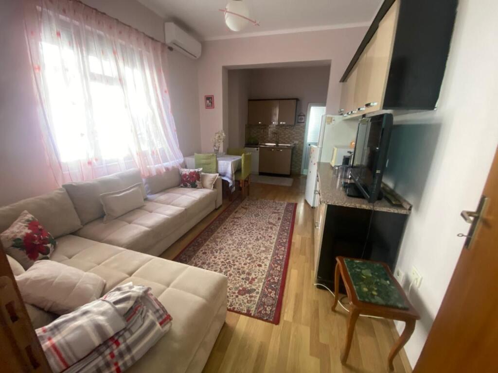 Apartament me qera 2+1