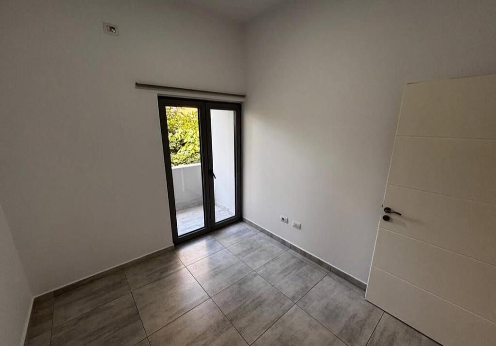 ZYRE ME QERA - TEK MEDRESEJA