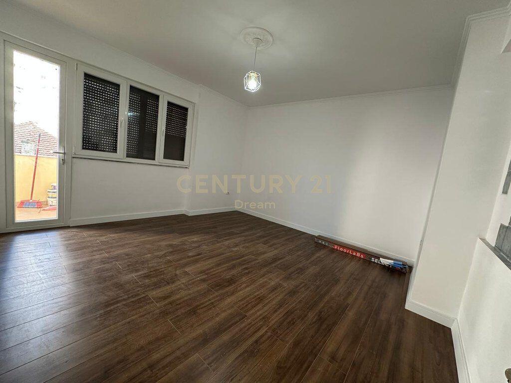 Zyra e investuar për qira – pranë Bulevardit “Zogu i Parë”