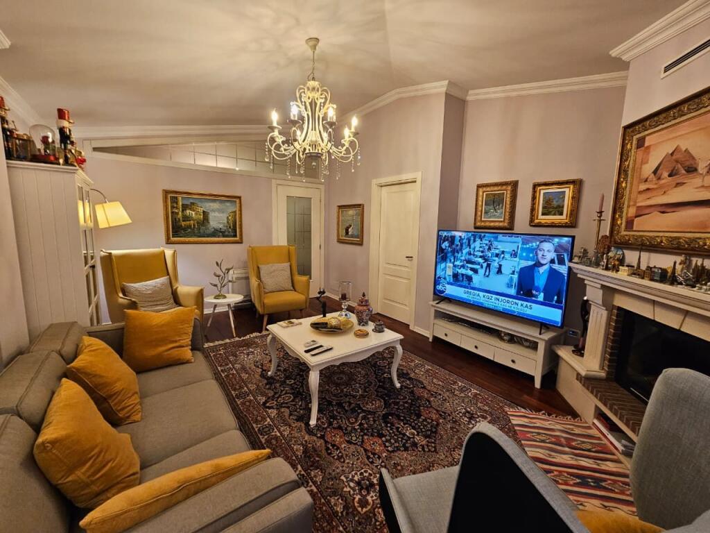 Luxury penthouse for sale in the area of Liqeni i Thate with an open view of the lake  