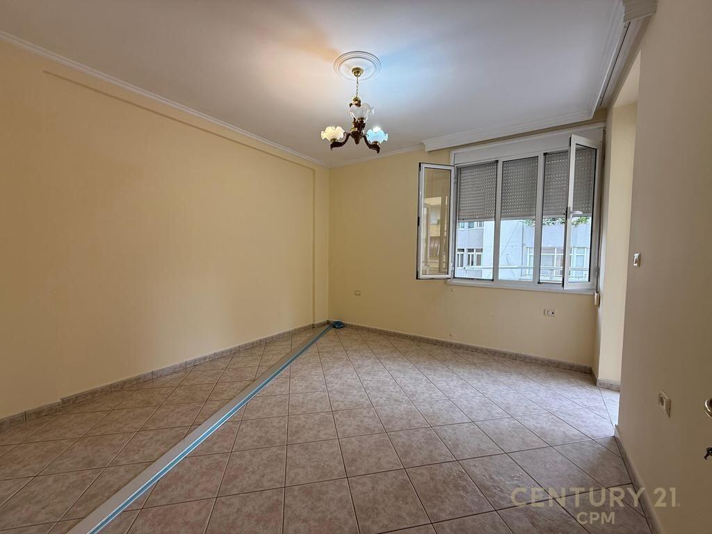 Shitet Apartament 2+1+2 – Komuna e Parisit