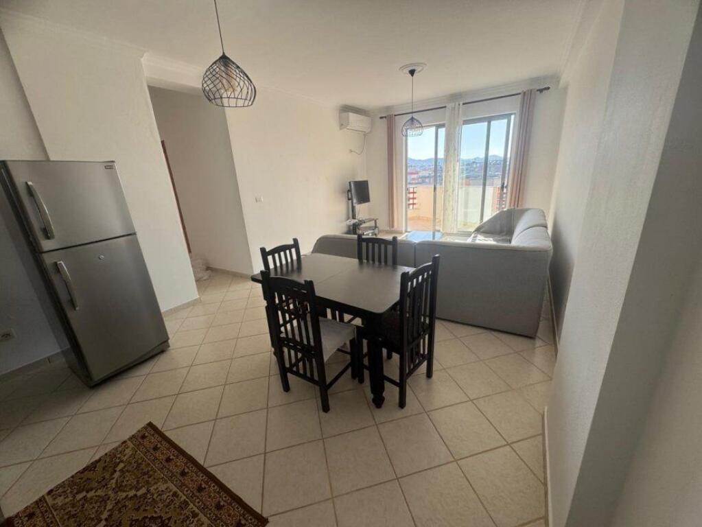 Jepet me qera apartament 2+1, Astir Prane bar artistit  