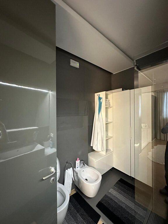 Shitet, Apartament 2+1+2, Kompleksi "Kika 2", Komuna Parisit, Tiranë.