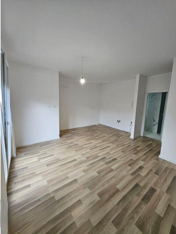 GARSONIERE PER SHITJE TEK TREGU ELEKTRIK! 95,000 €