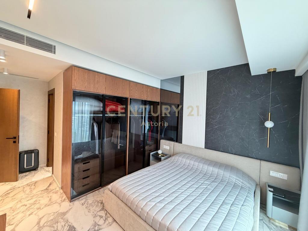 Duplex luksoz 221 m² + parkim te mbyllur te "Square 21", Tiranë