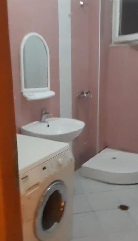 Apartament 1+1 me qira tek Liqeni i Thate