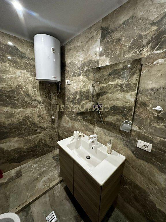 Jepet me qira apartament luksoz 2+1+2+2 poste parkimi