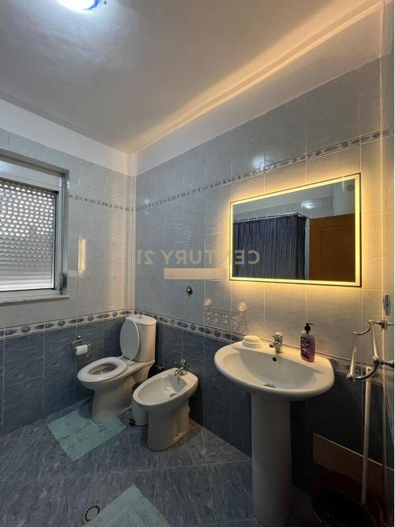 APARTAMENT 2+1 ME QIRA, PRANE AMBASADES AMERIKANE, TIRANE!